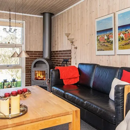 6 Person In Hemmet-by Traum *