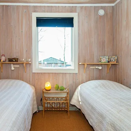 6 Person In Hemmet-by Traum Falen