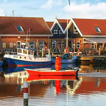 6 Person In Hemmet-by Traum